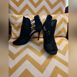 Jessica Simpson 4 Inch Heel, Open Toe, Black Lace Ankle boots, back zip.
